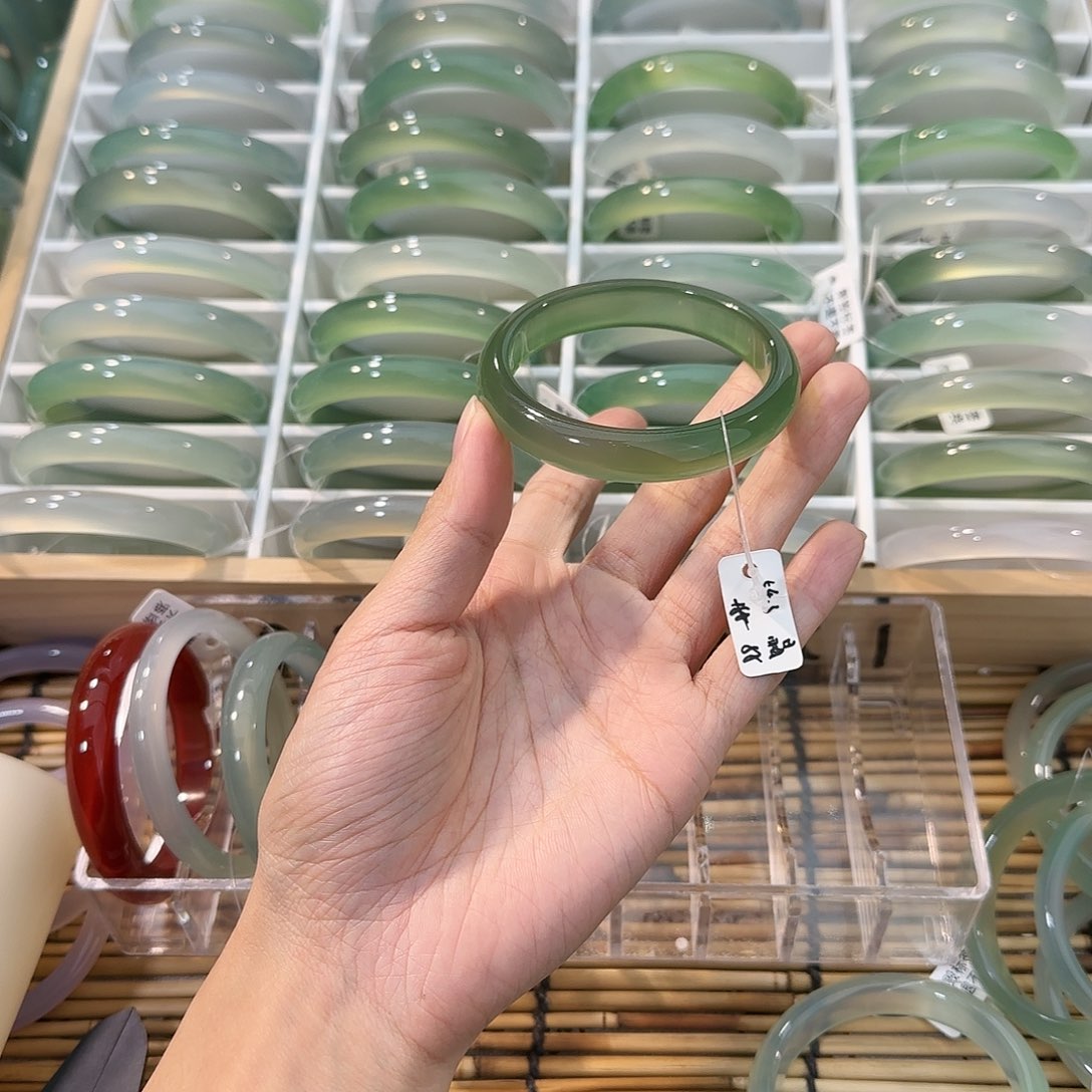 玛瑙/玉髓未镶嵌手镯圈口54.3