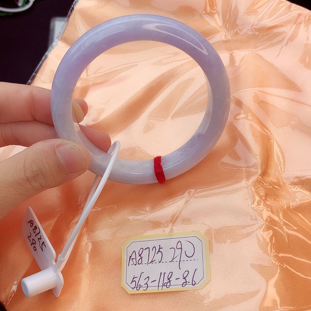 翡翠手镯未镶嵌翡翠