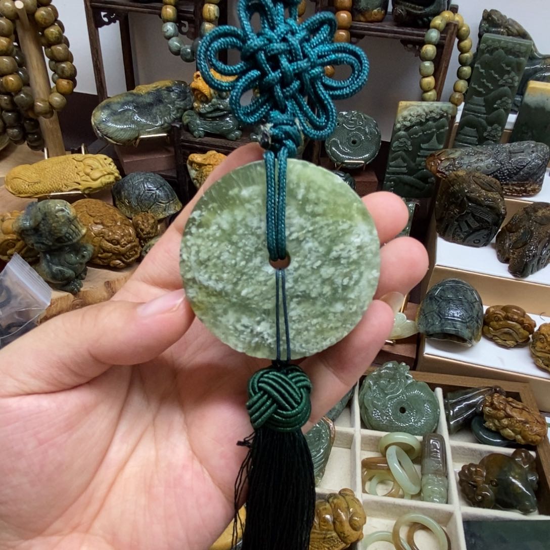 岫岩河磨玉（透闪石质玉）未镶嵌把件