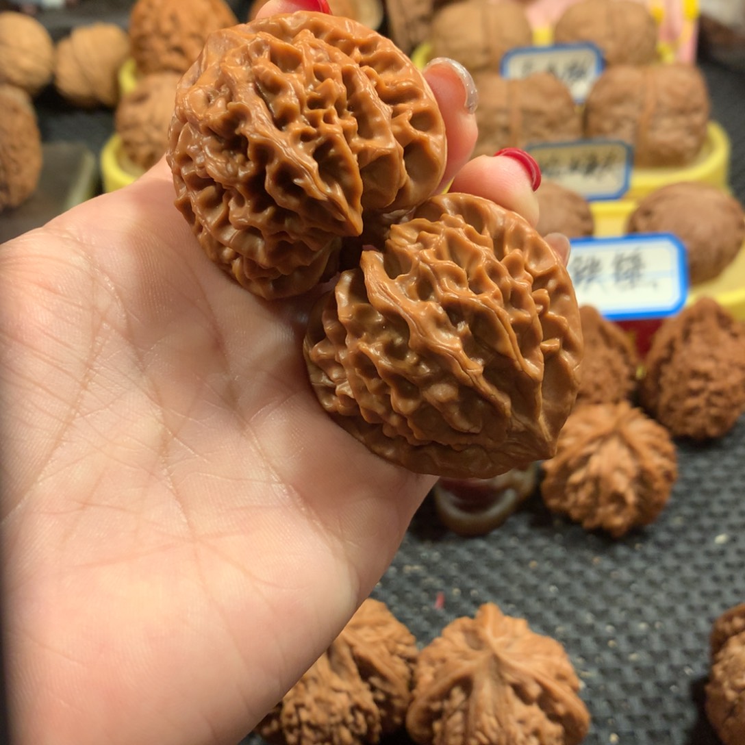 奥***段把件文玩核桃龙门涧