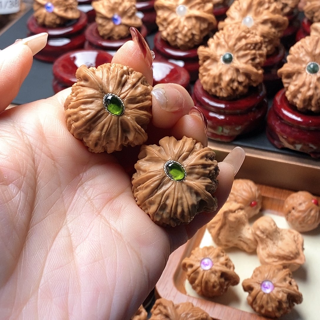 文玩核桃吊坠虎****s石子磨