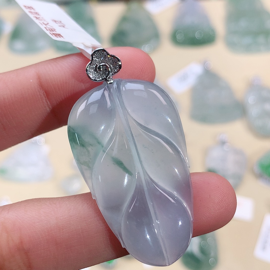 翡翠18K金镶嵌颈饰叶子