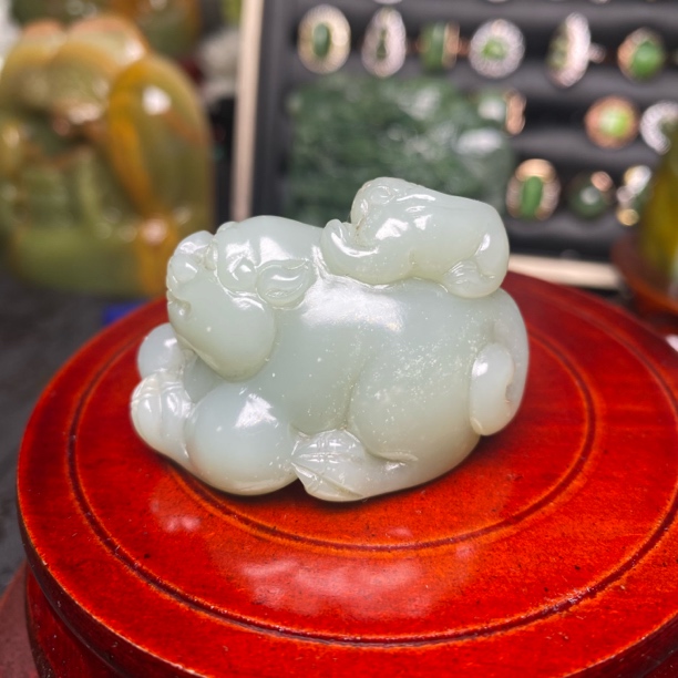 天然和田玉辈辈有福吊坠