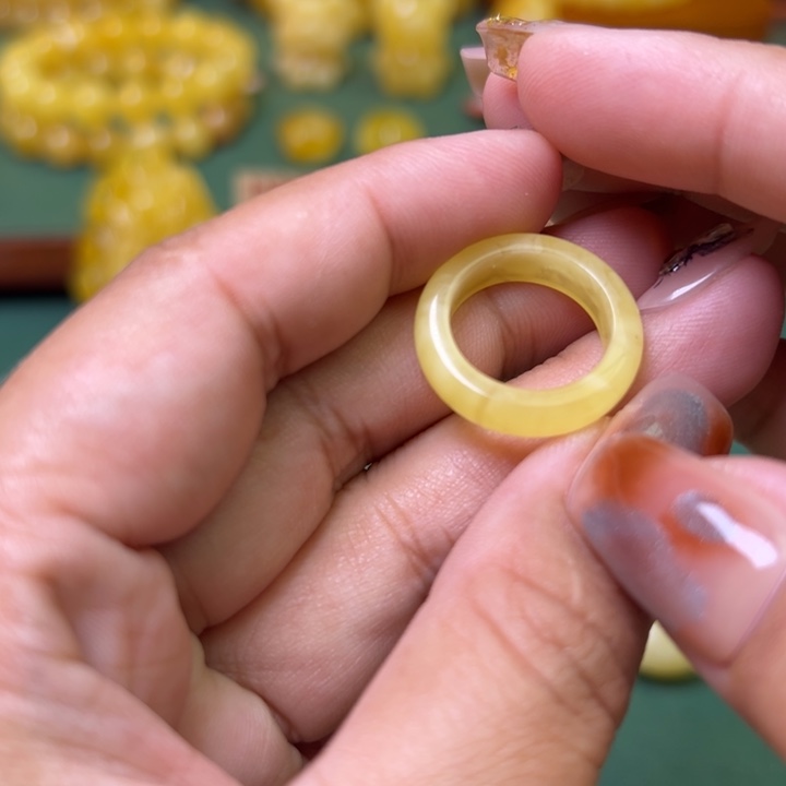 蜜蜡未镶嵌珠宝奇石