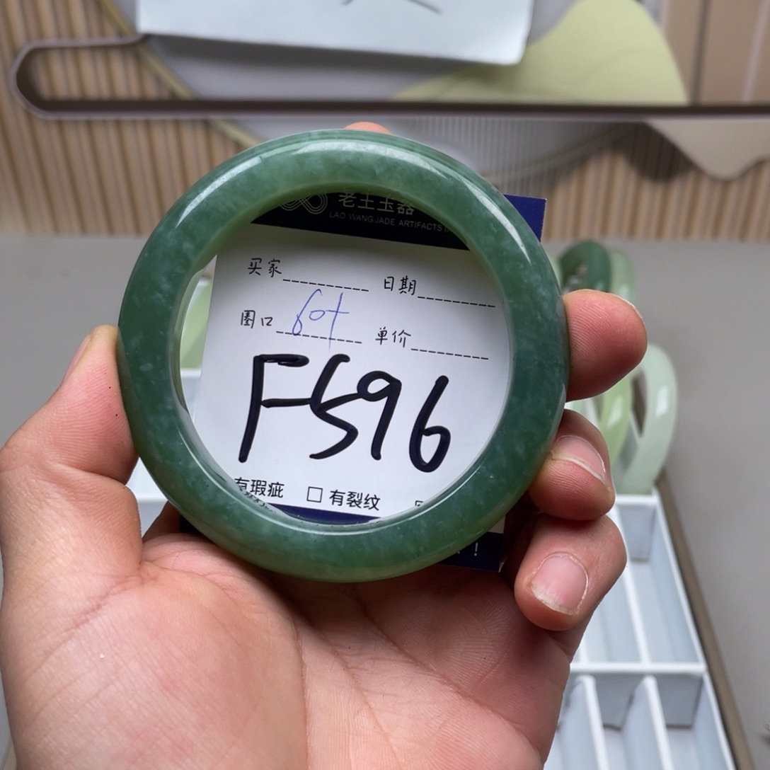 岫玉手镯手镯未镶嵌