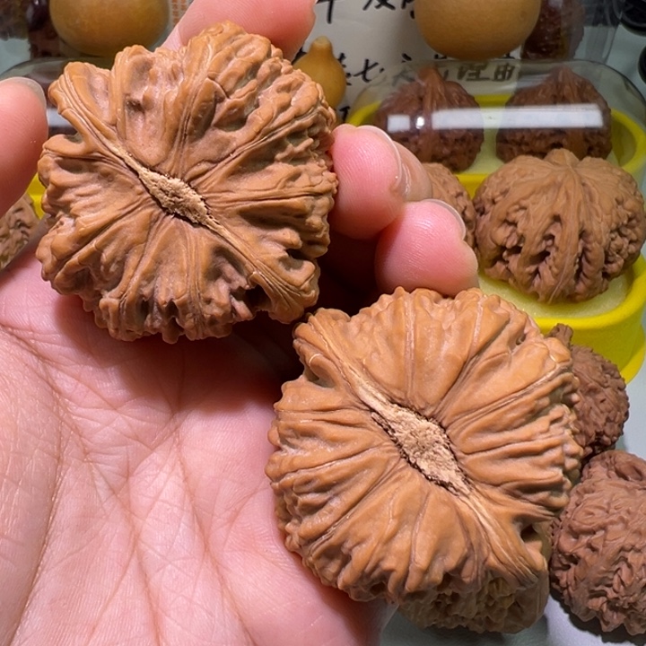 精***）文玩核桃把件白狮子