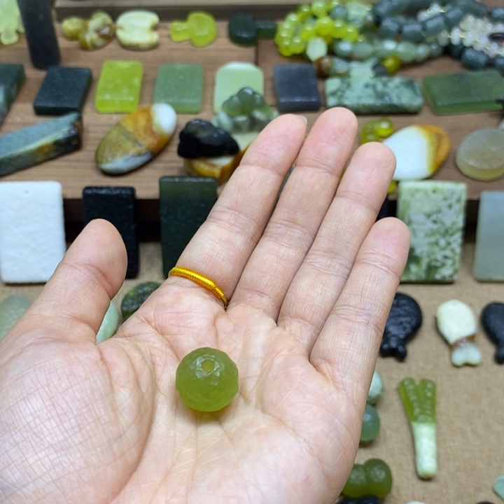 1***8蛇纹石玉合金吊坠