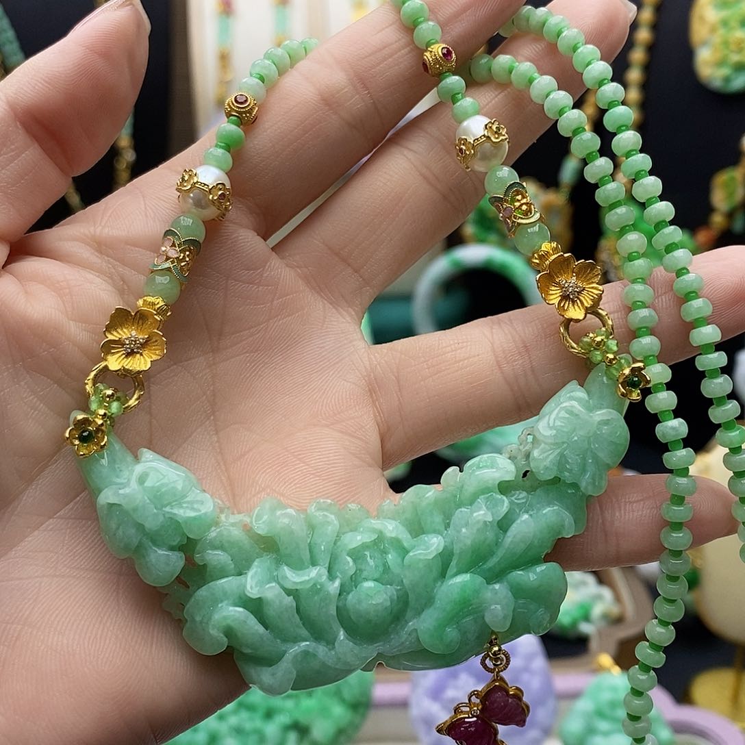 翡翠颈饰未镶嵌天然