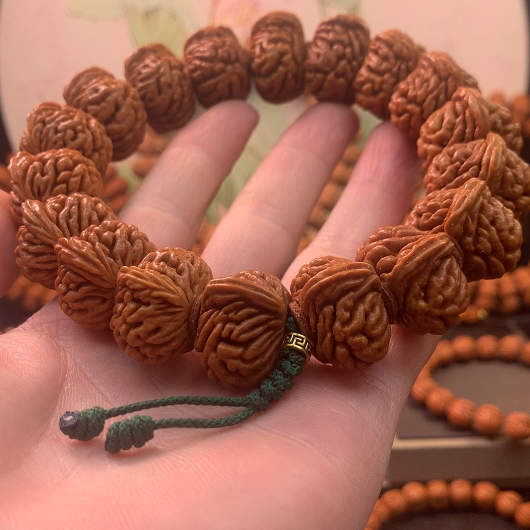 【闪购商品】桃核吊坠23刺龙手串