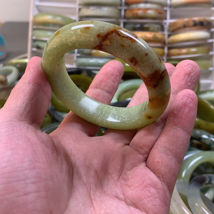 蛇纹石玉手镯未镶嵌