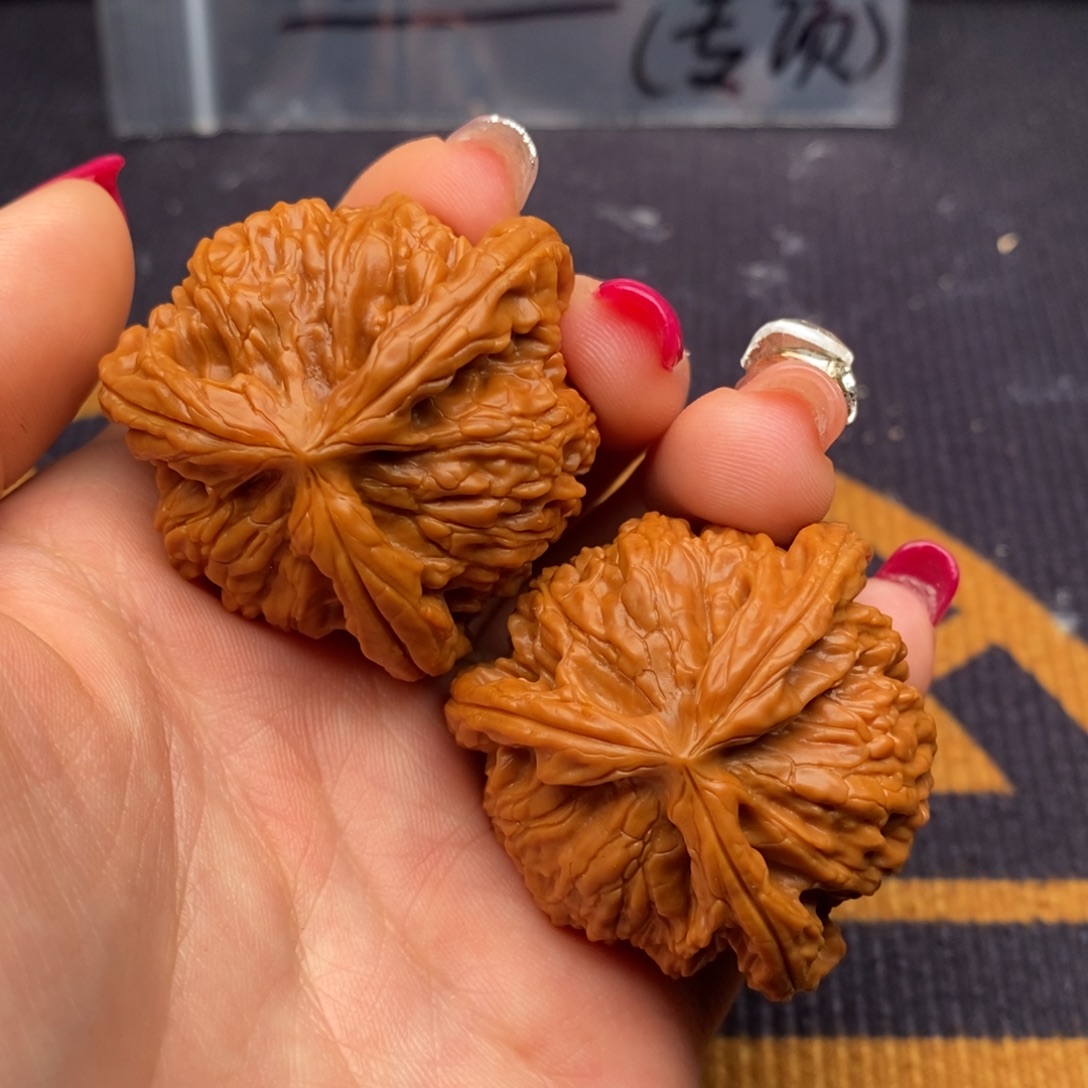 豪***d文玩核桃把件白狮子