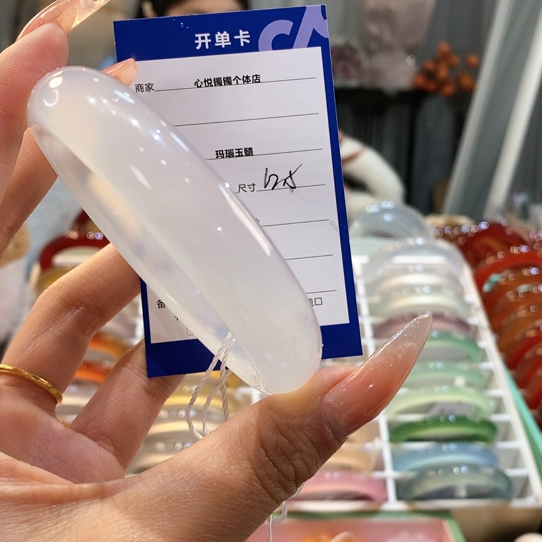 玛瑙/玉髓手镯未镶嵌