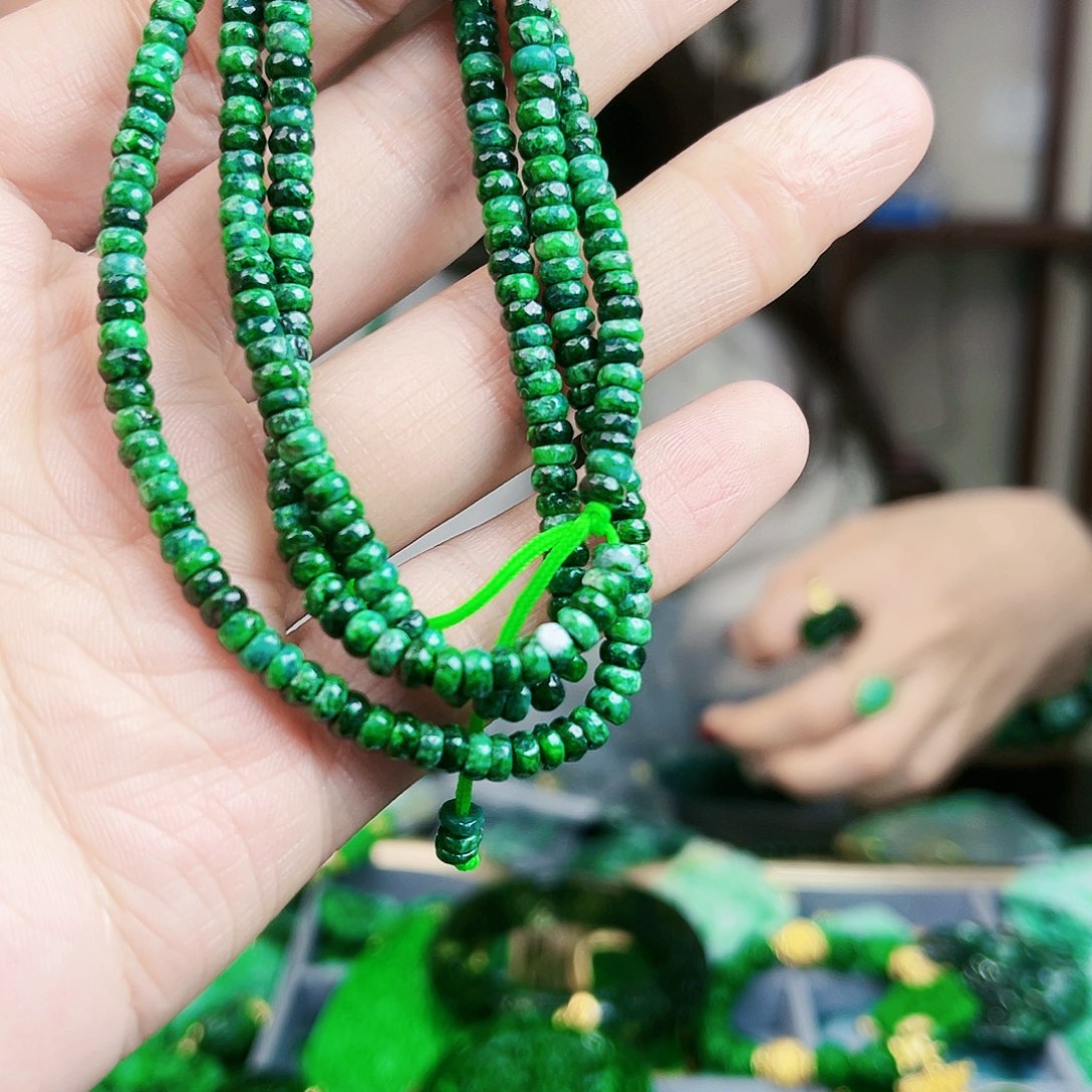 翡翠颈饰未镶嵌项链