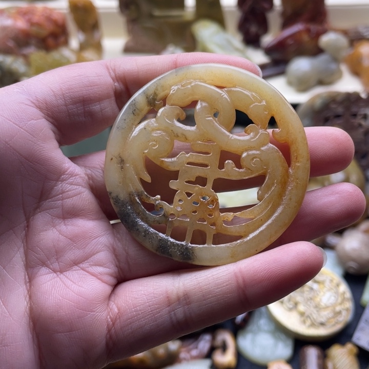 蛇纹石玉未镶嵌颈饰