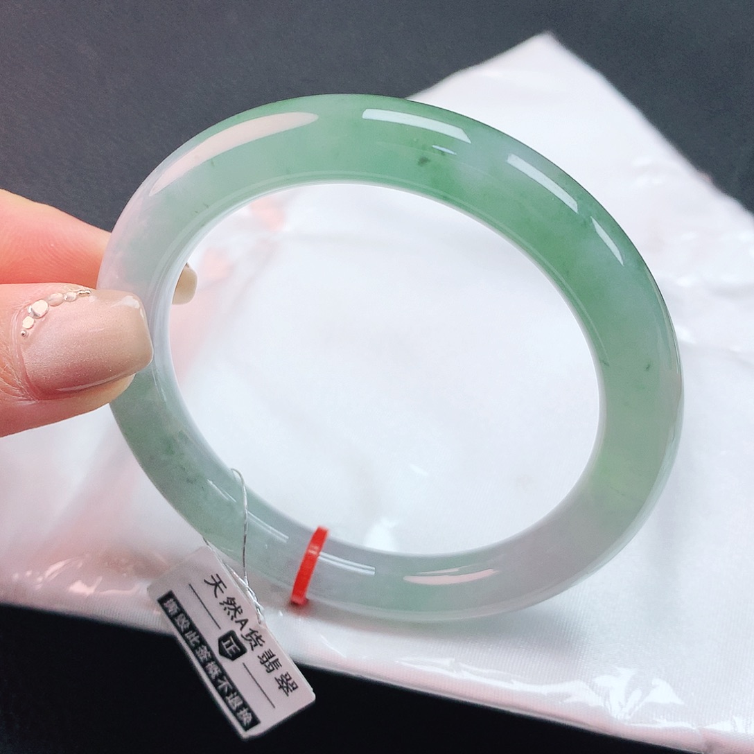 翡翠手镯未镶嵌55圈