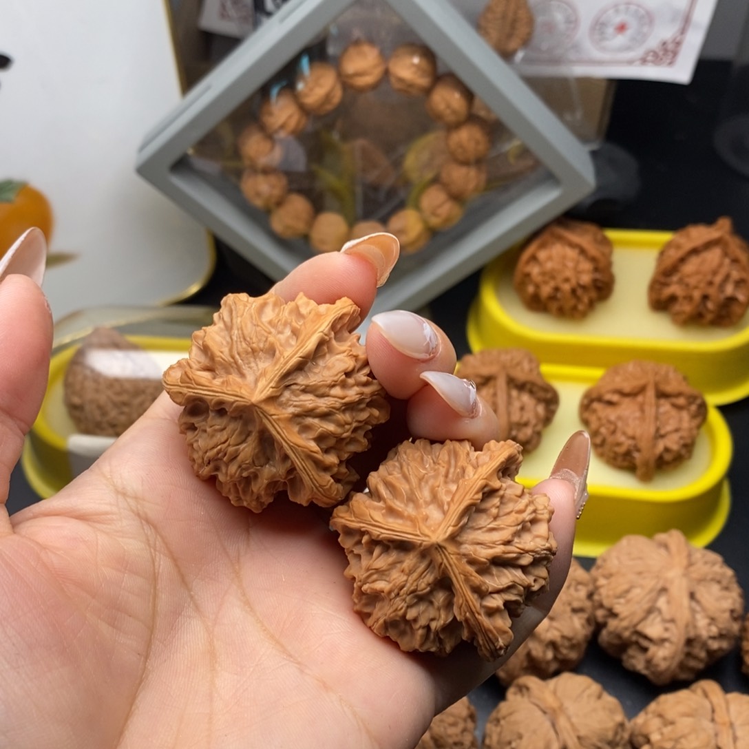 文玩核桃吊坠，盘山三棱39