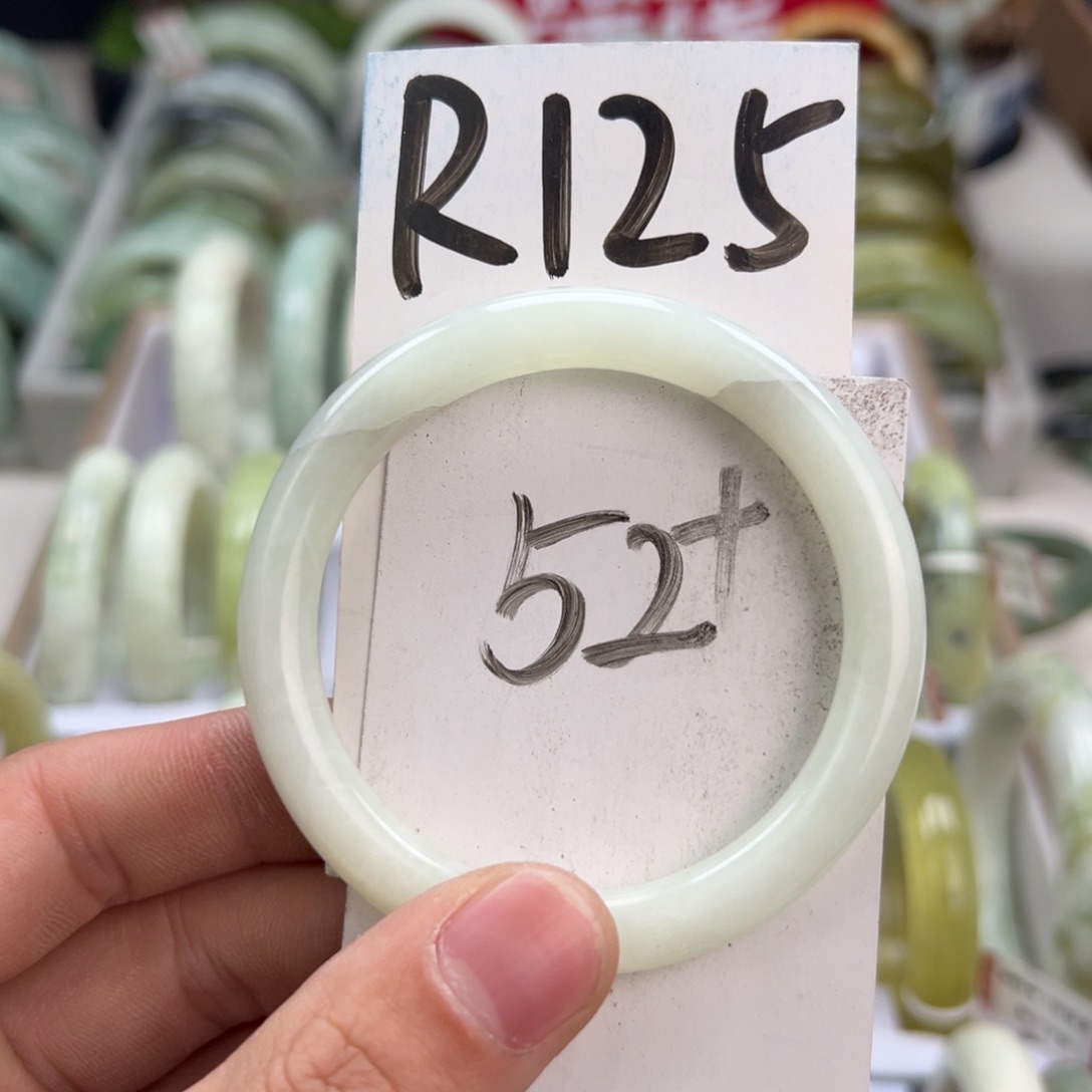 岫玉手镯未镶嵌天然岫玉微瑕，可以正常佩戴