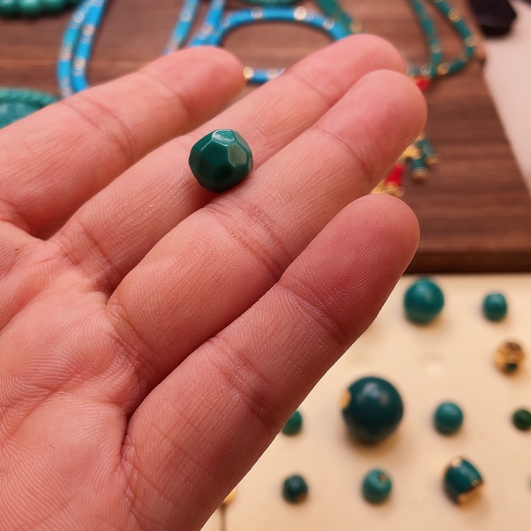 绿松石颈饰未镶嵌