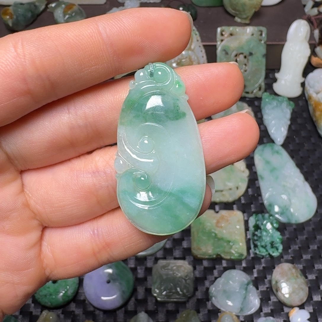 翡翠颈饰未镶嵌翡翠颈饰未镶嵌..