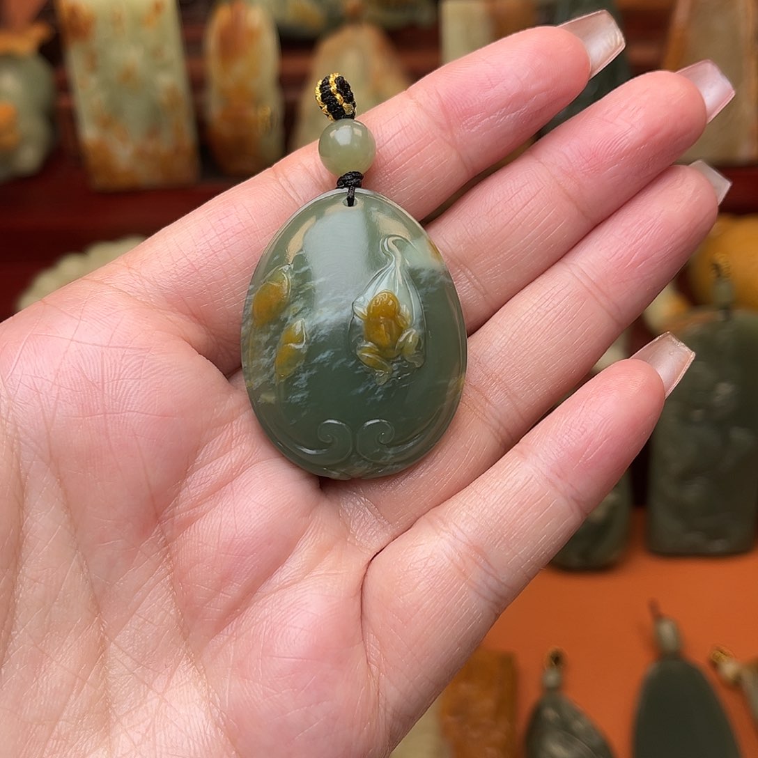 岫岩河磨玉（透闪石质玉）颈饰未镶嵌…****?