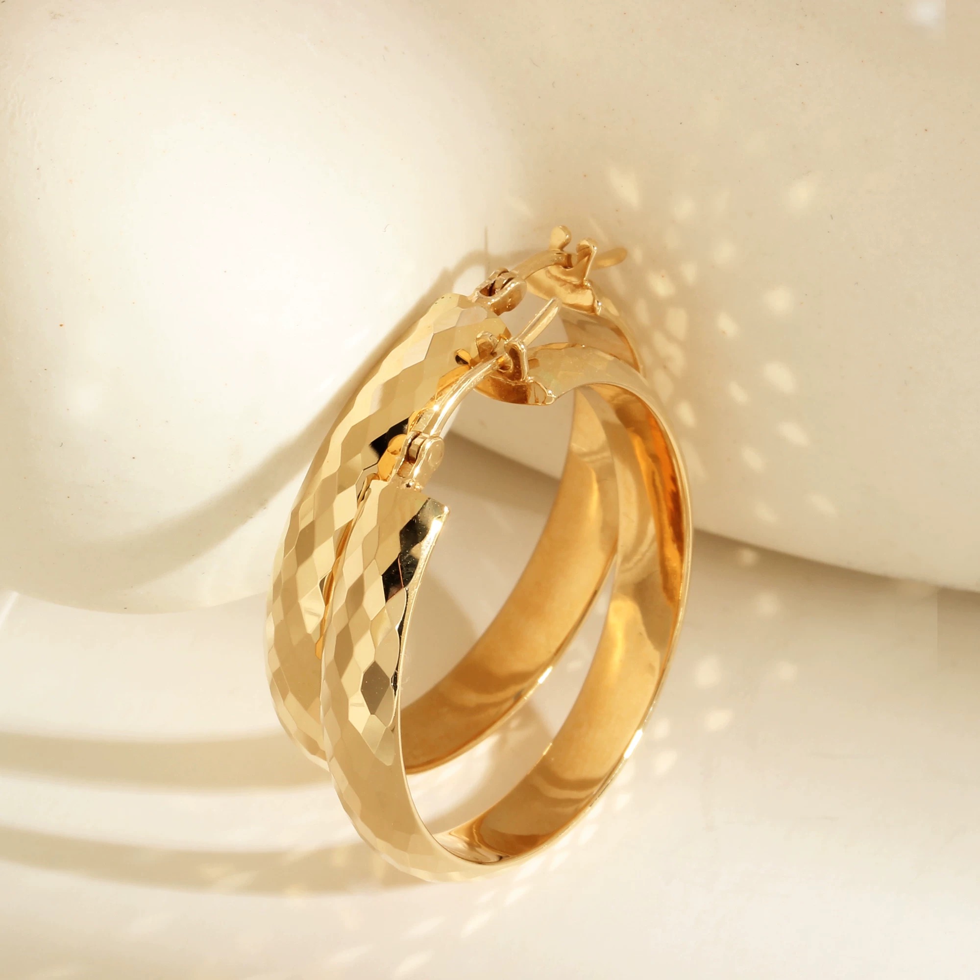 18k金进口波光粼粼耳圈龙鳞耳圈外径30mm 面宽5mm