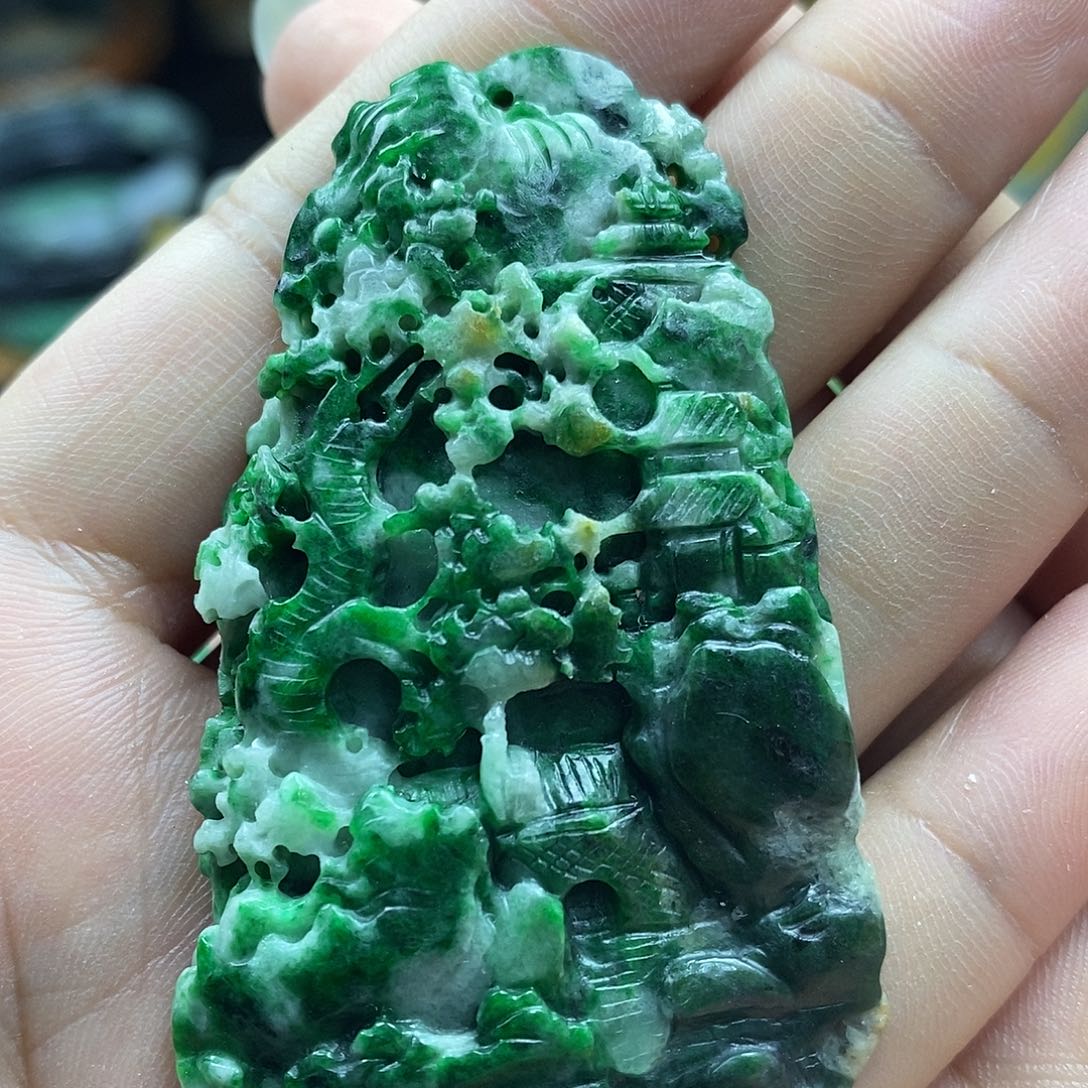 翡翠未镶嵌颈饰我****天牌子