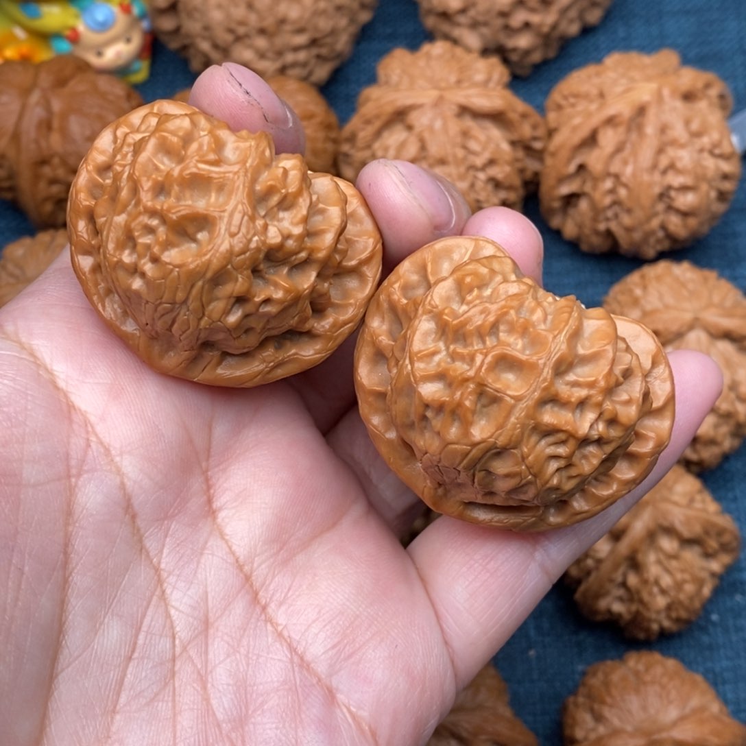 文玩核桃把件42桃心宫灯