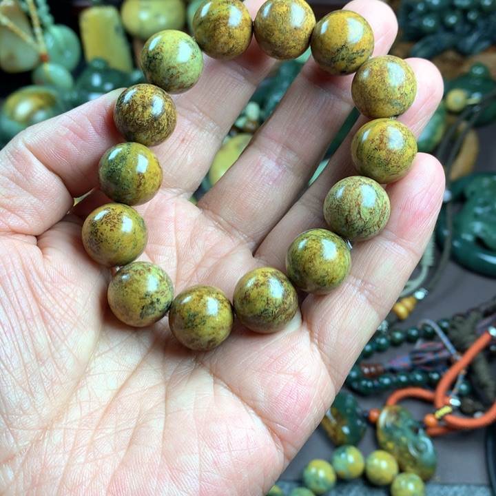 吊坠(赠链)未镶嵌岫岩河磨玉（透闪石质玉）H**u