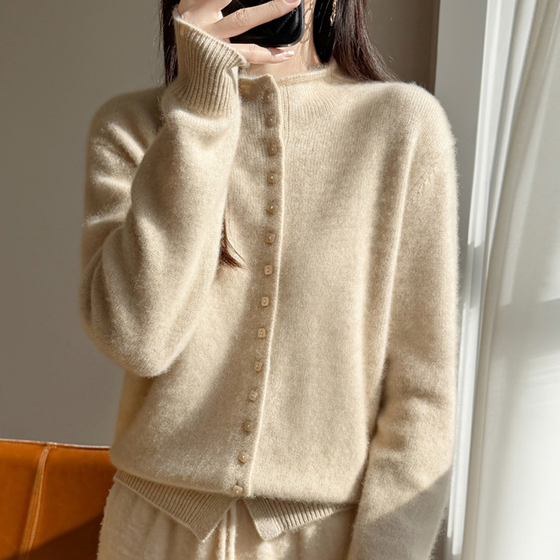 秋冬新款加厚保暖圆领100纯羊毛衫单排扣保暖时尚针织衫女