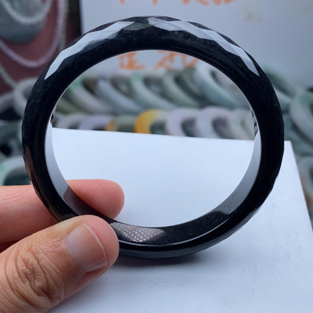 翡翠手镯未镶嵌正圈