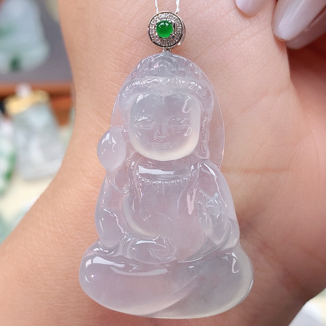 颈饰18K金镶嵌翡翠观音