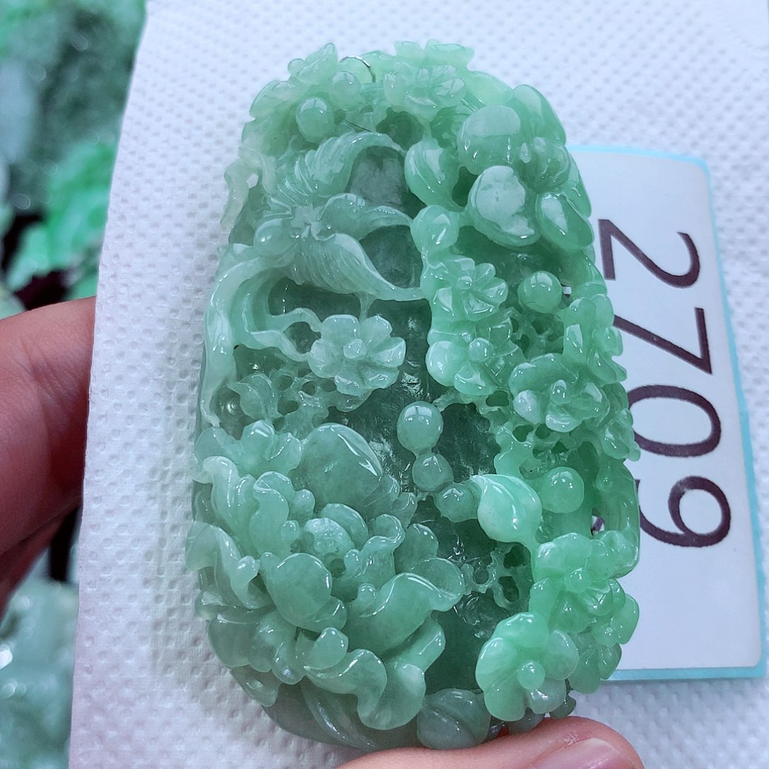 吊坠(不含链)未镶嵌翡翠