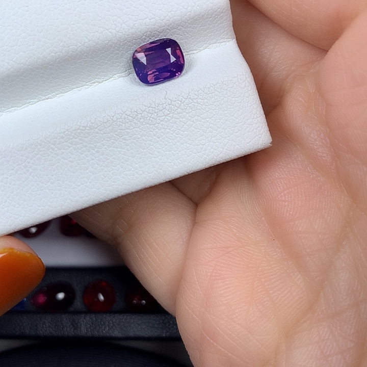 蓝宝石裸石1.53ct薰衣草蓝宝石吉尔德