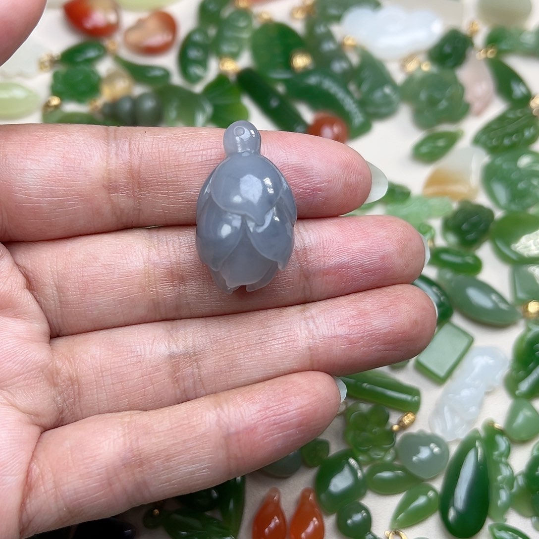 和田玉未镶嵌玉坠艾*