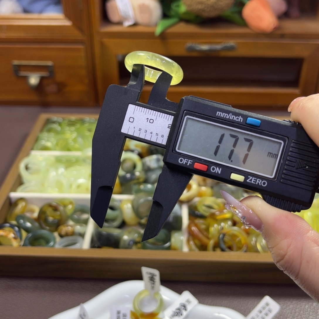 蛇纹石玉未镶嵌手镯27