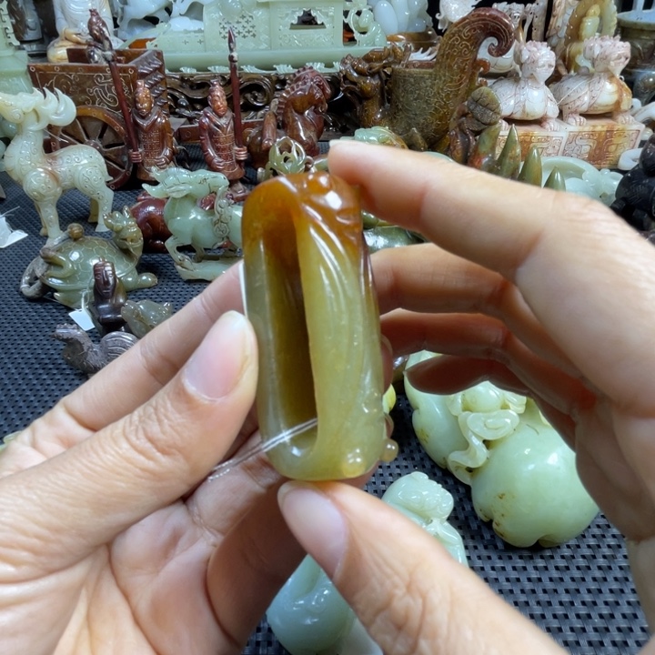 和田玉挂件未镶嵌一**金