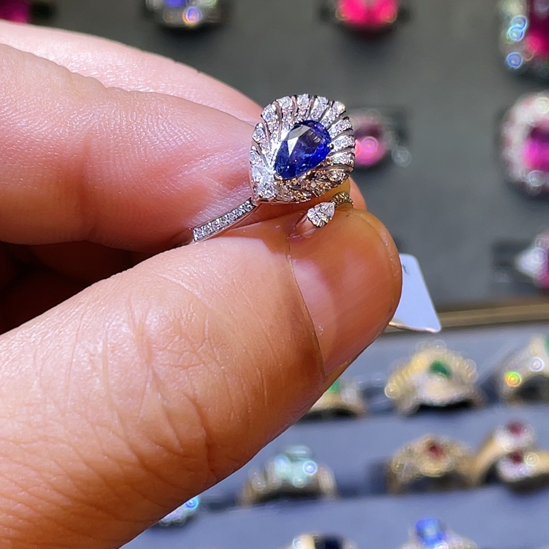 蓝宝石戒指18K金镶嵌1.02ct