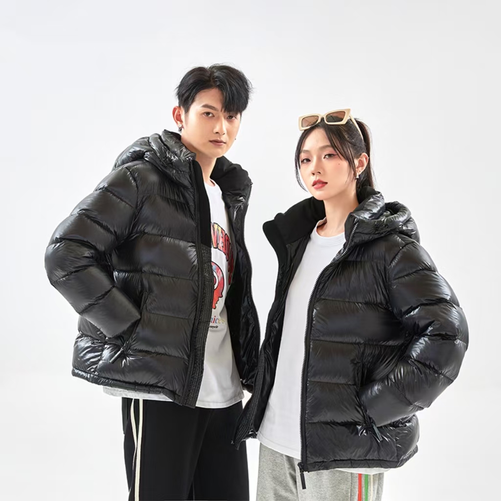 2025新款男女黑色金标保暖短款加厚羽绒服情侣款