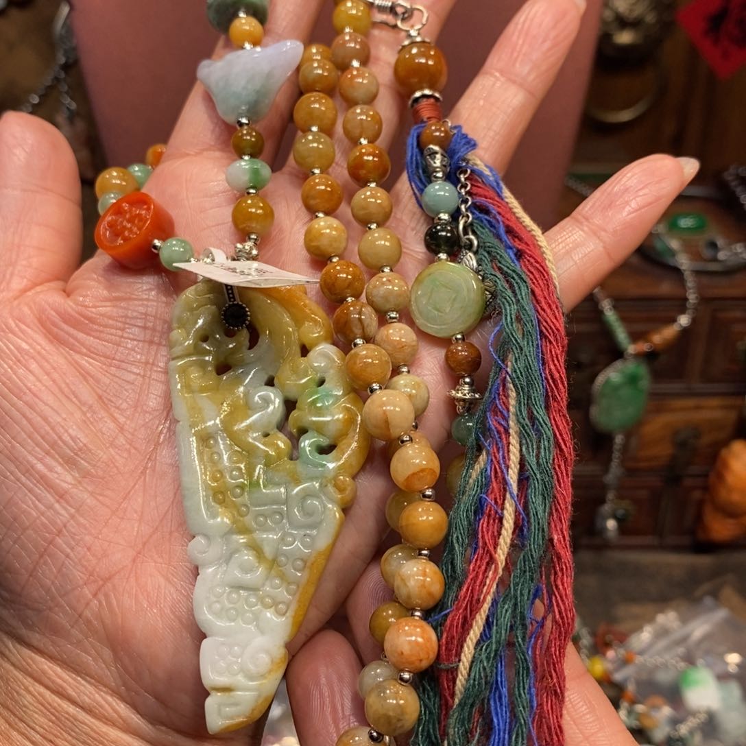 翡翠吊坠(赠链)未镶嵌