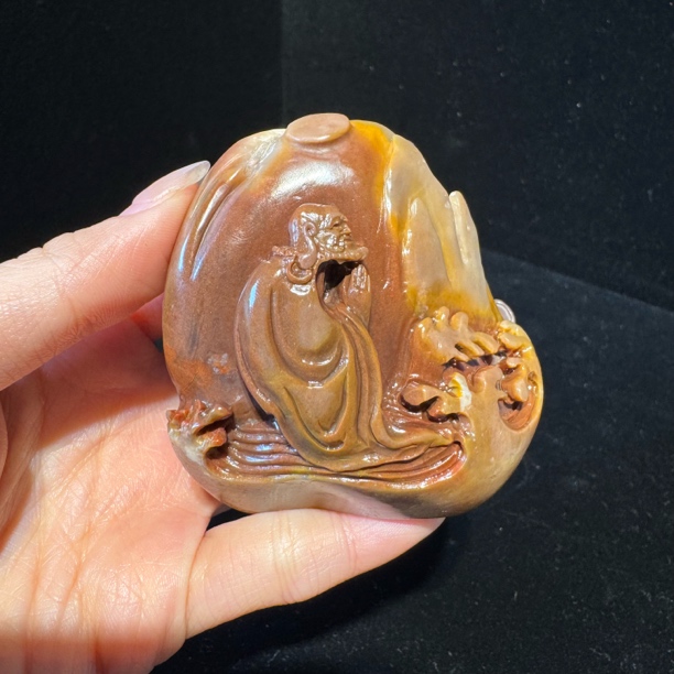 带皮随行田黄石/达摩。尺寸7-4-1.5厘米