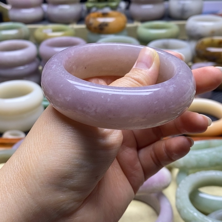 自***律石英质玉未镶嵌手镯