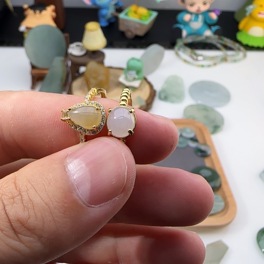 颈饰未镶嵌翡翠铜托，翡翠蛋面