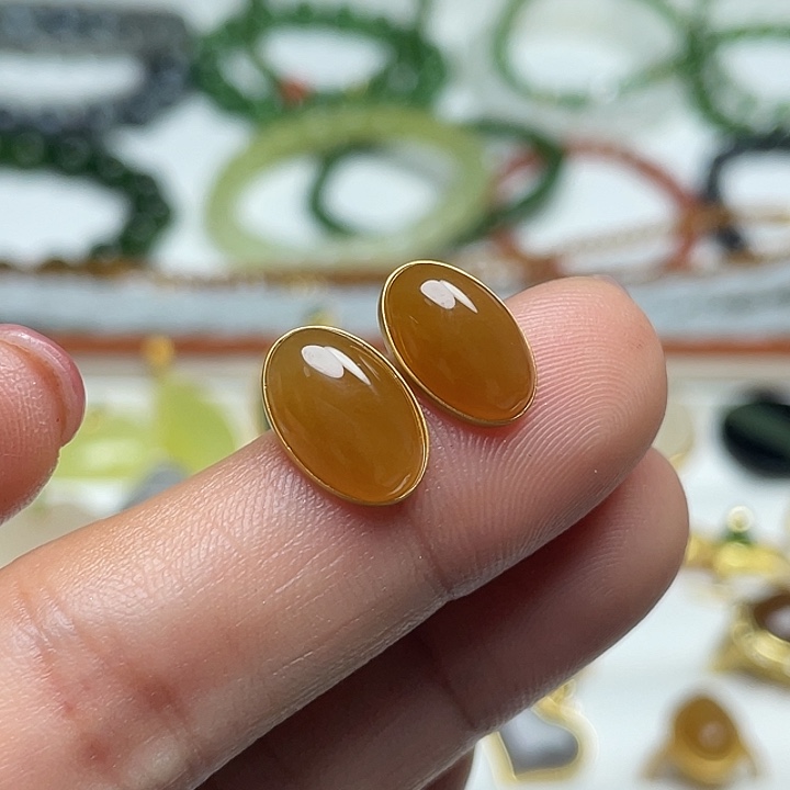 和田玉（糖玉）18K金镶嵌耳饰