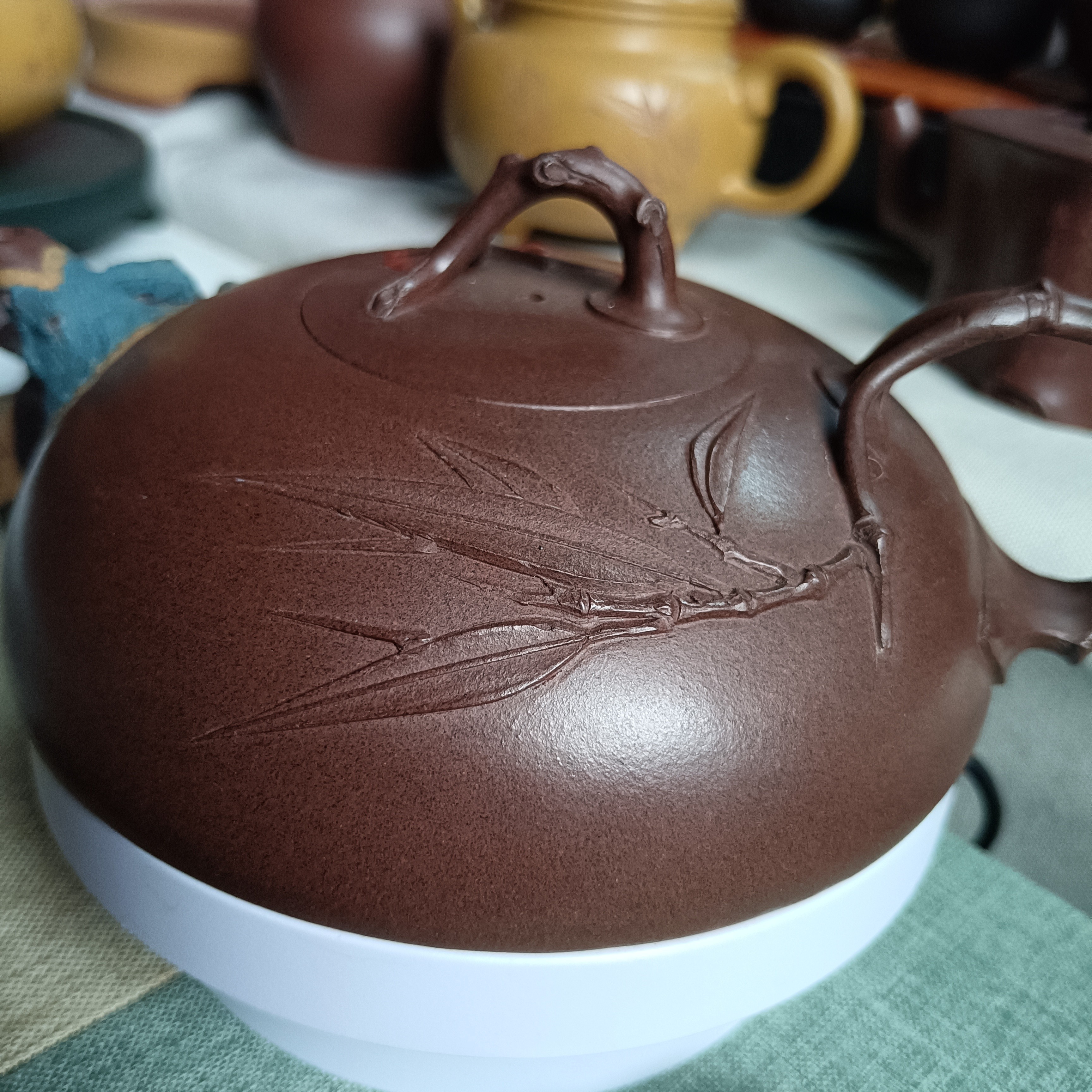 腾兴紫砂馆岀品，松，竹，梅，三友紫砂茶壶，原矿紫砂底槽清泥料。