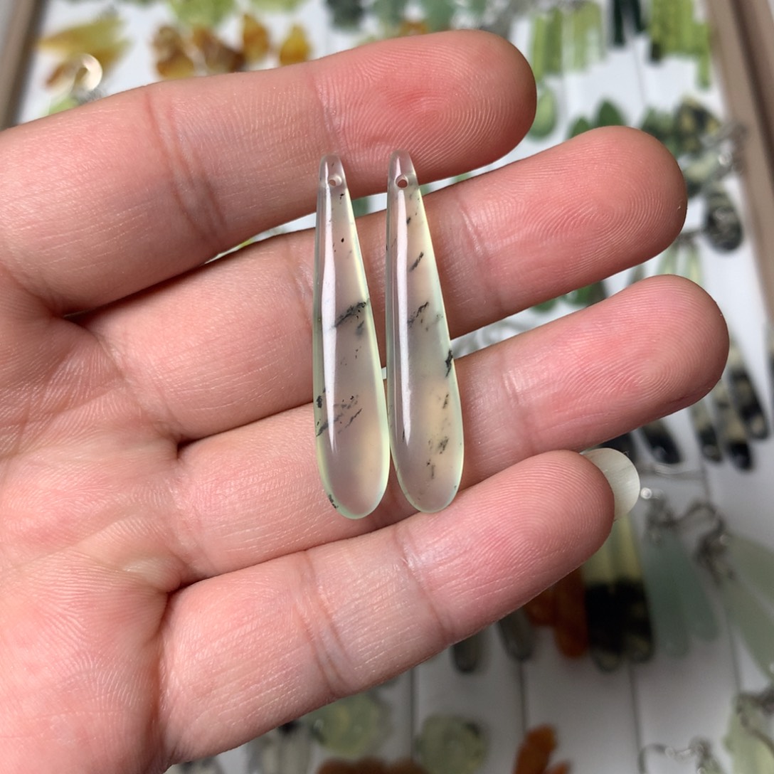 蛇纹石玉耳饰未镶嵌