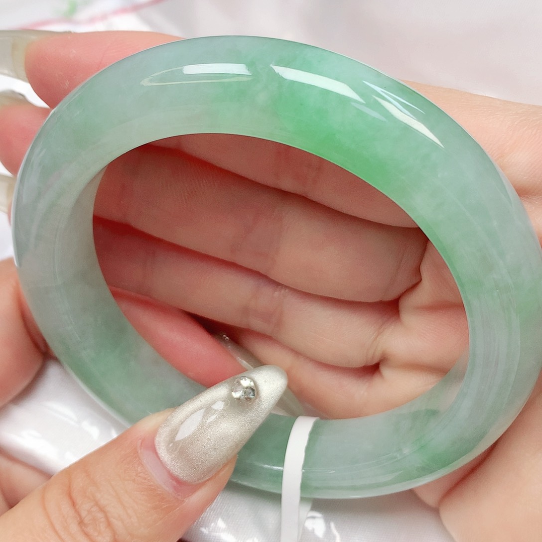 翡翠手镯未镶嵌抖音576