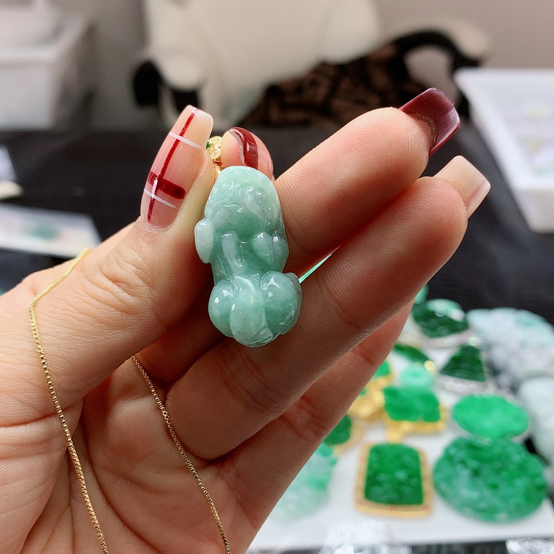 【闪购商品】翡翠吊坠(赠链)未镶嵌，