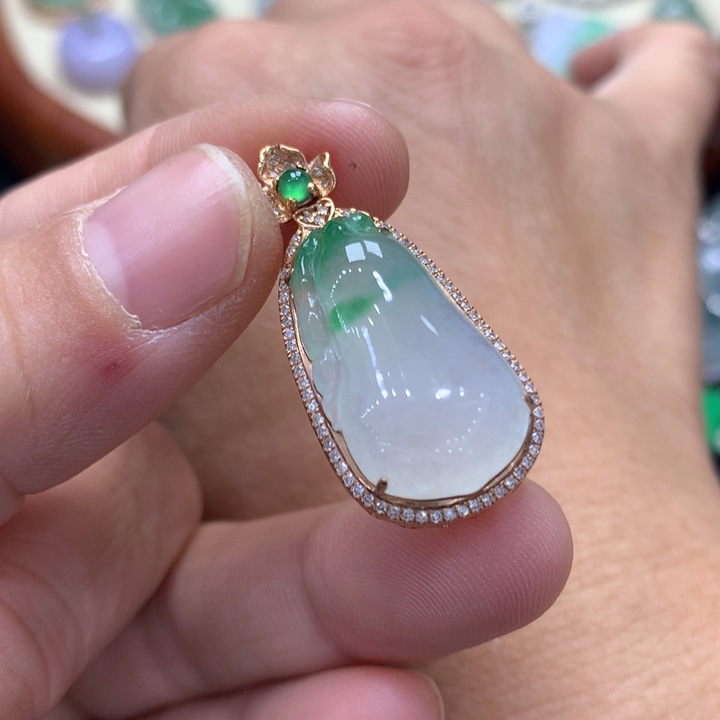 翡翠吊坠(不含链)18K金镶嵌