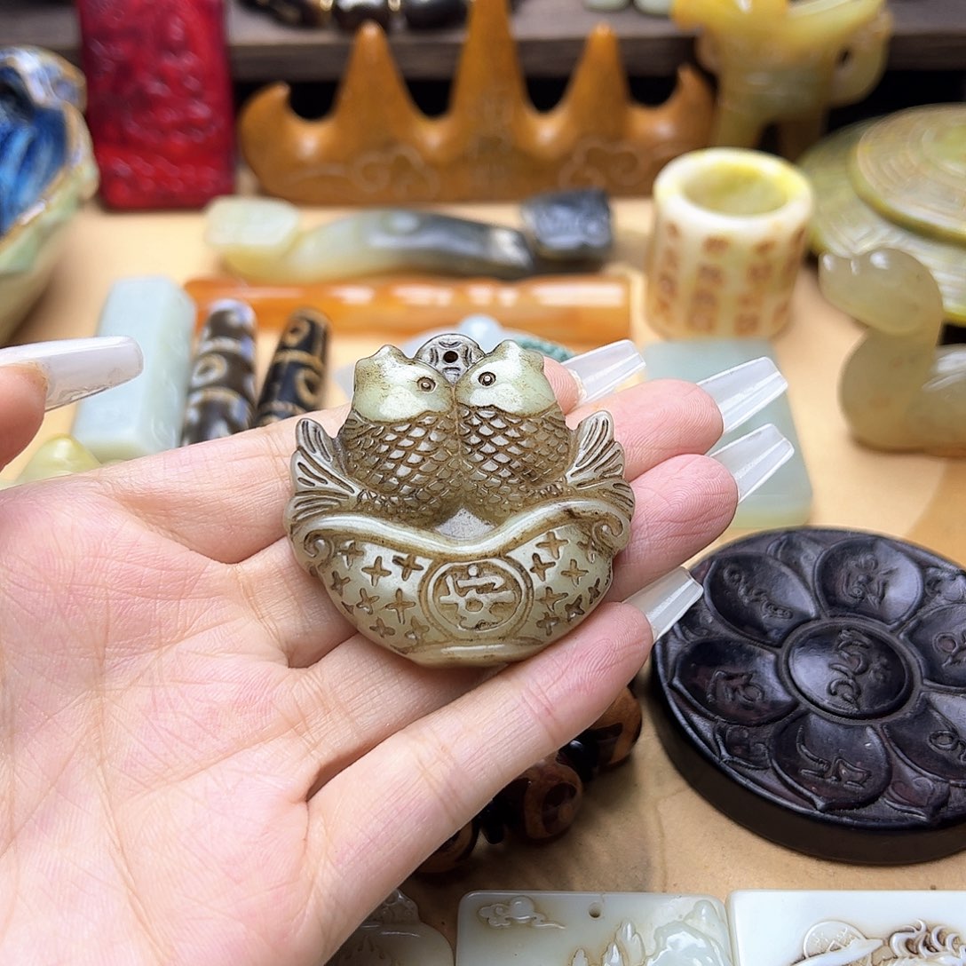 蛇纹石玉未镶嵌颈饰