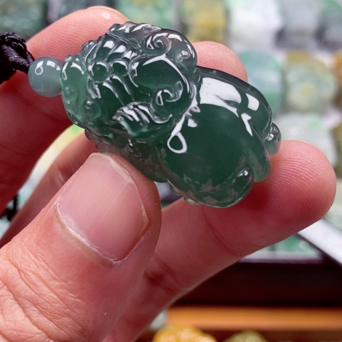 翡翠颈饰未镶嵌翡翠